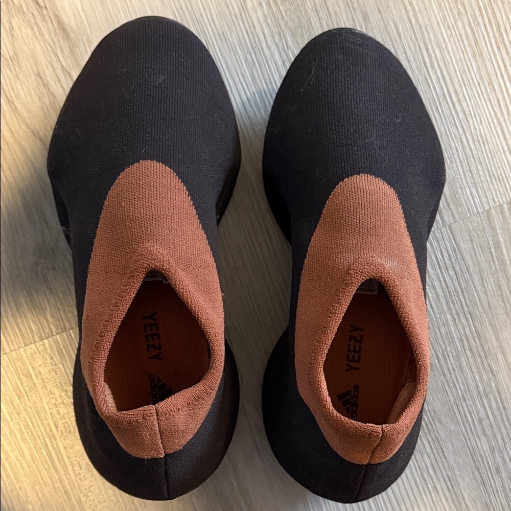 YEEZY KNIT RUNNER 'STONE CARBON'